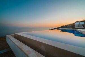 Onix Serenity Pool Retreat