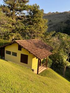 Casa de campo em meio a natureza