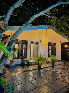 LEAFORA Cottage