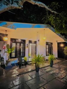 LEAFORA Cottage