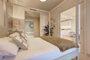 044 Luxury 3 Bed Terraced Apt Near La Cala Beach