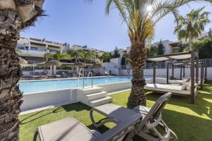 044 Luxury 3 Bed Terraced Apt Near La Cala Beach