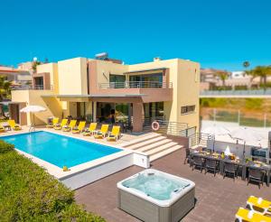 Villa Bahamas - Jacuzzi e piscina aquecível em Armação de Pêra