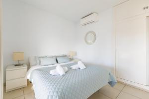 A&N Seafront Terrace & Pool Apartment