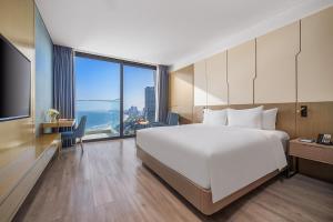 Awaken Da Nang Hotel