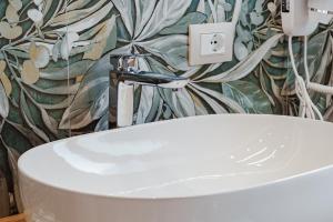 Samys Apartment - Blue & Green