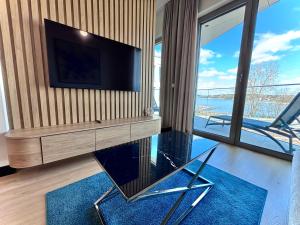 Apartament WHITE GLOVE Nad zatoką widok na jezioro