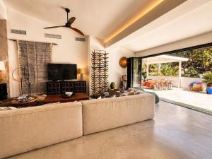 Villa Palmerie - Private Design-Led Luxury Villa with Pool, Gardens & Mediterranean Calm - Sea view, near beach, sleeps 12