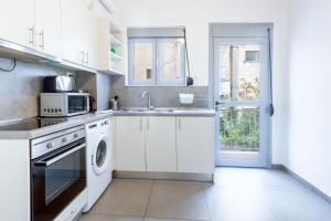 4BR House near Acropolis Roof Garden 12 Guests and Hot Tub