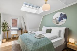 Ikon Penthouse Rooftop, AC, Lake & Mountain View