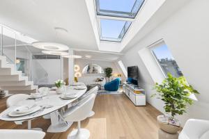 Ikon Penthouse Rooftop, AC, Lake & Mountain View