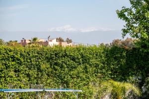 Villa Awzel Luxury Private Hot Tub, Swimming Pool & Steam Room