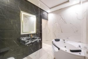 Villa Awzel Luxury Private Hot Tub, Swimming Pool & Steam Room