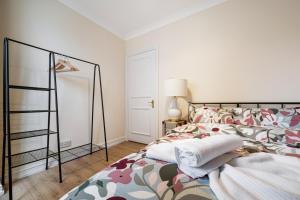 City Centre 3-Bed Flat with Lift and Roof Terrace
