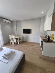 Guest - SEA BREEZE - Modern Studios