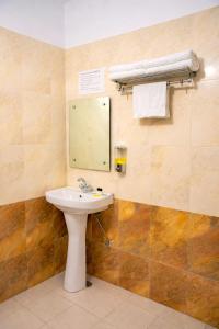 Hotel Avlokan - Near Kainchi Dham Mandir