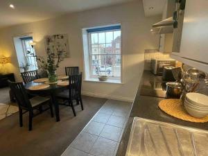 Large town centre apartment with parking