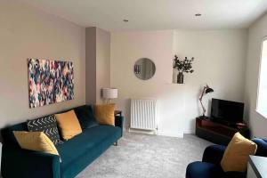 Town centre apartment with parking