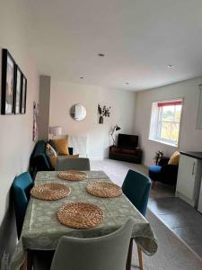 Town centre apartment with parking