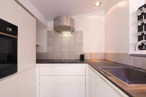 Contempora - Apartment for 4 People with Terrace - Close to Policlinico and Tribunale