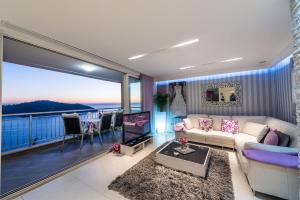 Luxury Apartment Violet Sea View