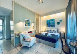 Arthome Acropolis