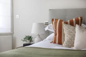 2BR Designer Apartment with Patio & Dining Space