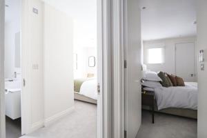 2BR Designer Apartment with Patio & Dining Space