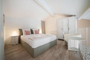 VILLA CARLA appartement central zone piétonne clim