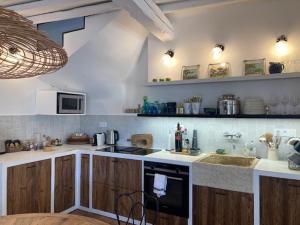 Maison de village de charme à Goult avec piscine et jardin Meublé de tourisme 4 étoiles