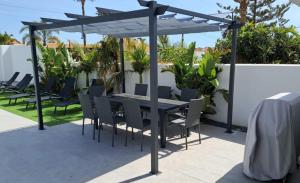 Villa Blanca Azul - Private Pool and Garden, Terrace with Sea Views