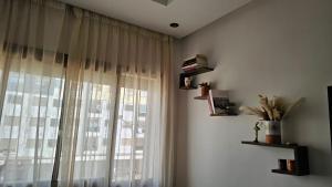 Spacious Private Room next to the airport