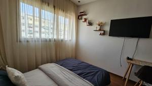 Spacious Private Room next to the airport
