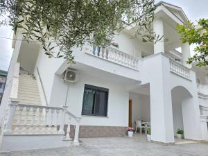 Villa Kurti