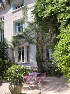 1 Grande Chambre Studio avec salle de bain, WC et kitchenette privés