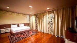 Vatër Hotel