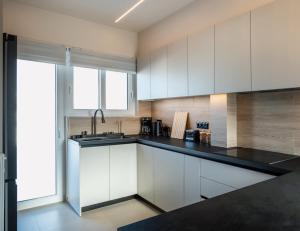 Acropolis Museum 5min Walk Stylish 2BR Maisonette Athens