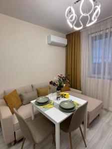 Sunset Luxury One Bedroom Apartment