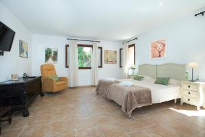 Owl Booking Villa Siquier - Luxury Retreat with Mountain Views