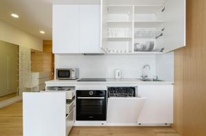 23-234 Kvartet, Vasyl Lypkivskyi 16g, Kyiv, railway station, metro nearby, stunning city view, 15 kW backup power, Petrovdom Apartment