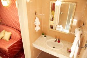 Triple Room with City View