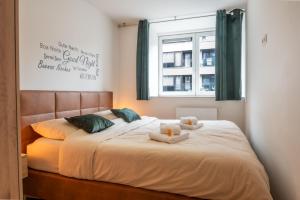 Cozy Coastal Stay in Oostende 2BR, Terrace & Garage