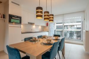 Cozy Coastal Stay in Oostende 2BR, Terrace & Garage
