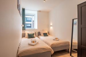 Cozy Coastal Stay in Oostende 2BR, Terrace & Garage