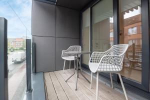 Cozy Coastal Stay in Oostende 2BR, Terrace & Garage