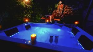 Séjour bien être avec spa privatif dans un presbytère de charme près de la Cité de Carcassonne et du Canal du Midi