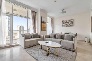 Free Housekeeping Visits During Your Stay - StayShort - Elegant 2 Bedroom in Dubai Marina that Sleeps 4
