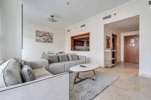 Free Housekeeping Visits During Your Stay - StayShort - Elegant 2 Bedroom in Dubai Marina that Sleeps 4