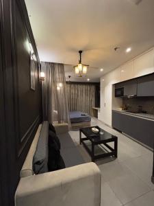 The Graphite Gallery Skyline View Supernova