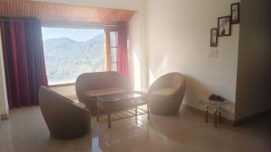 Home Stay 2BHK Apartment near Kumarhatti